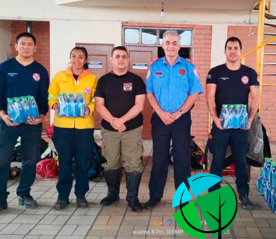 Bluegrace Energy Bolivia -bomberos felices con agua Bluegrace